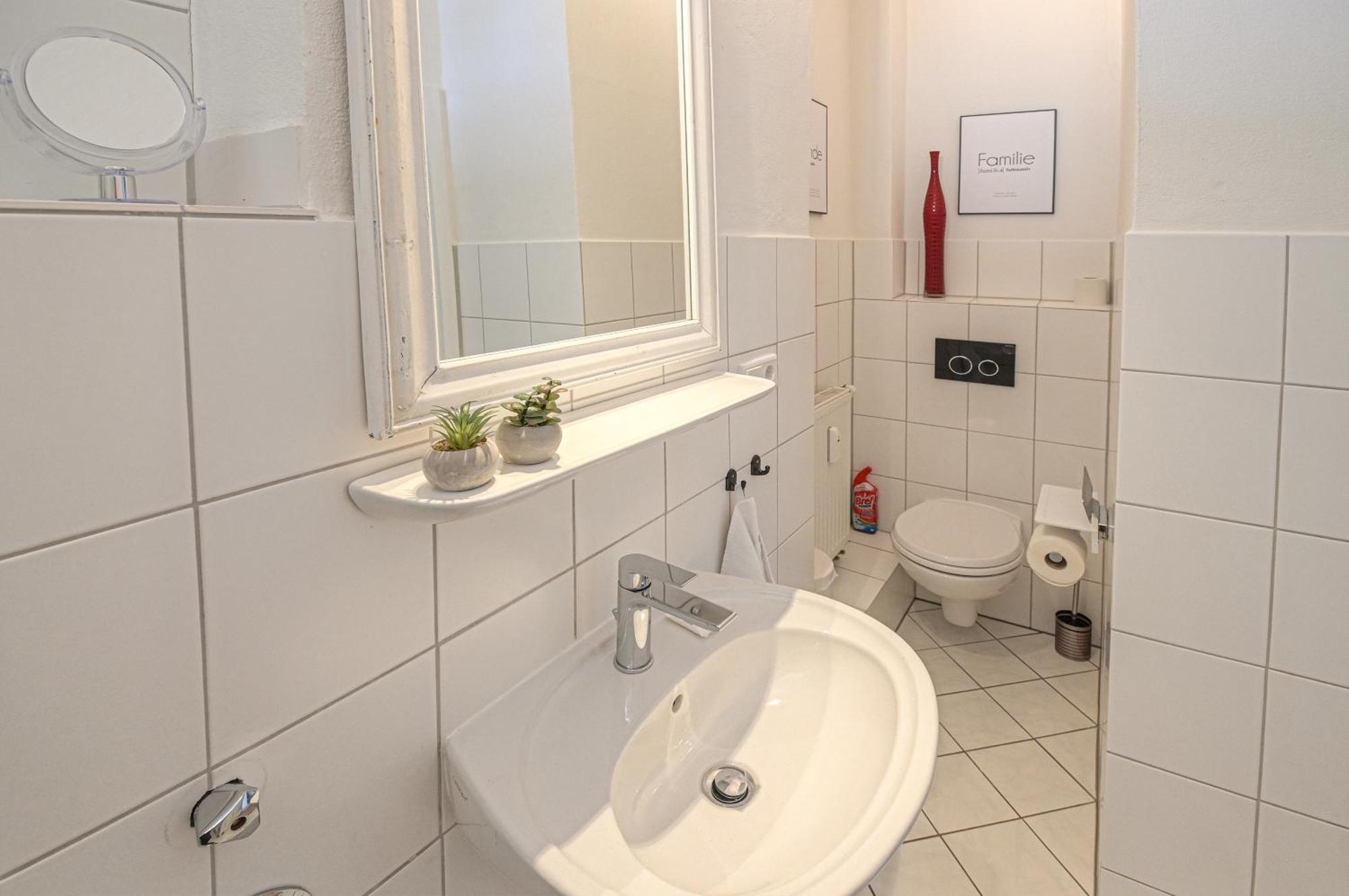 Mittendrin - Apartment Mit 2 Balkonen Sehr Zentral Flensburg Exterior photo
